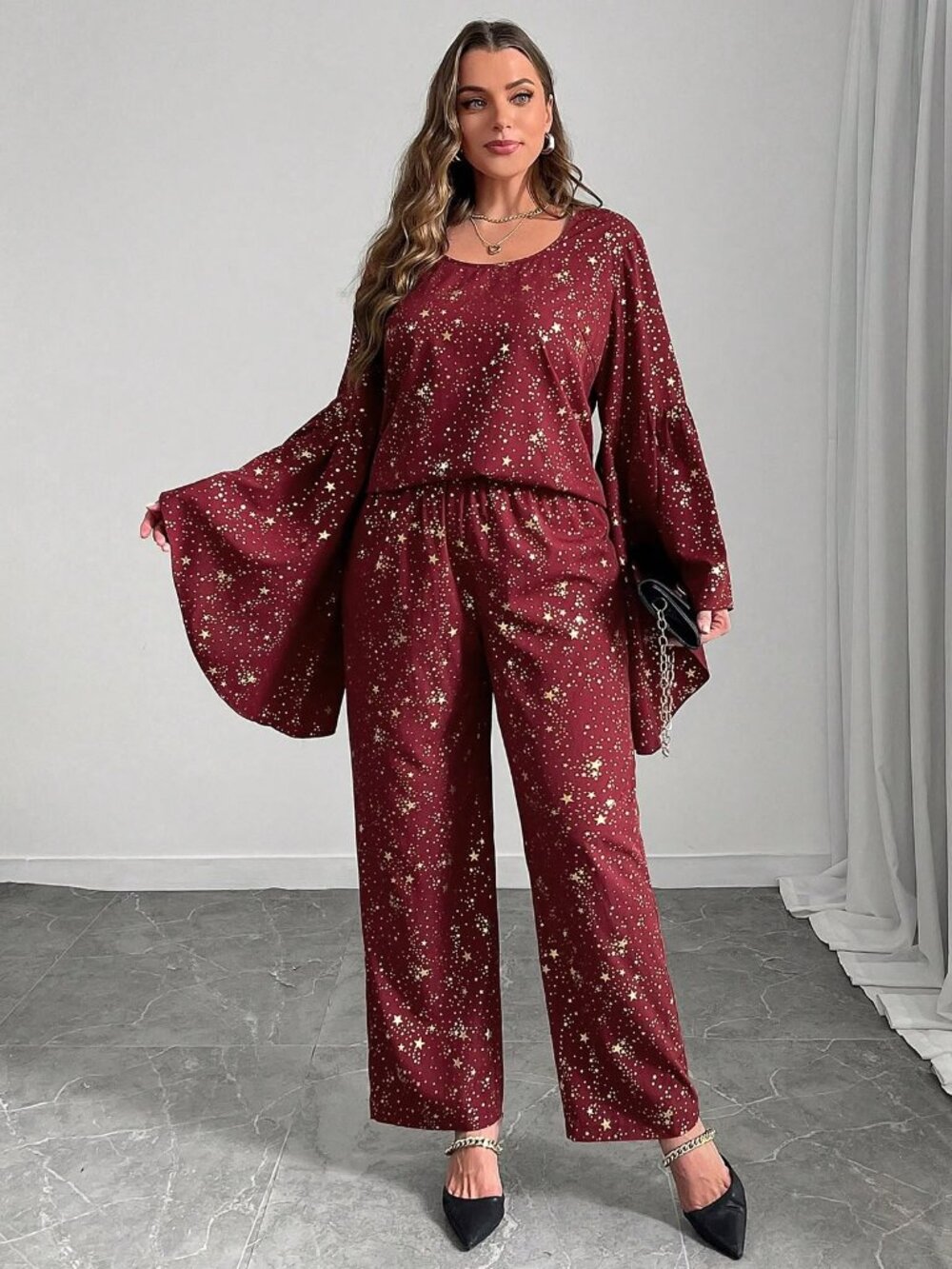 NWOT Never worn, Plus size 16 (2XL) Flare sleeve top with matching pants